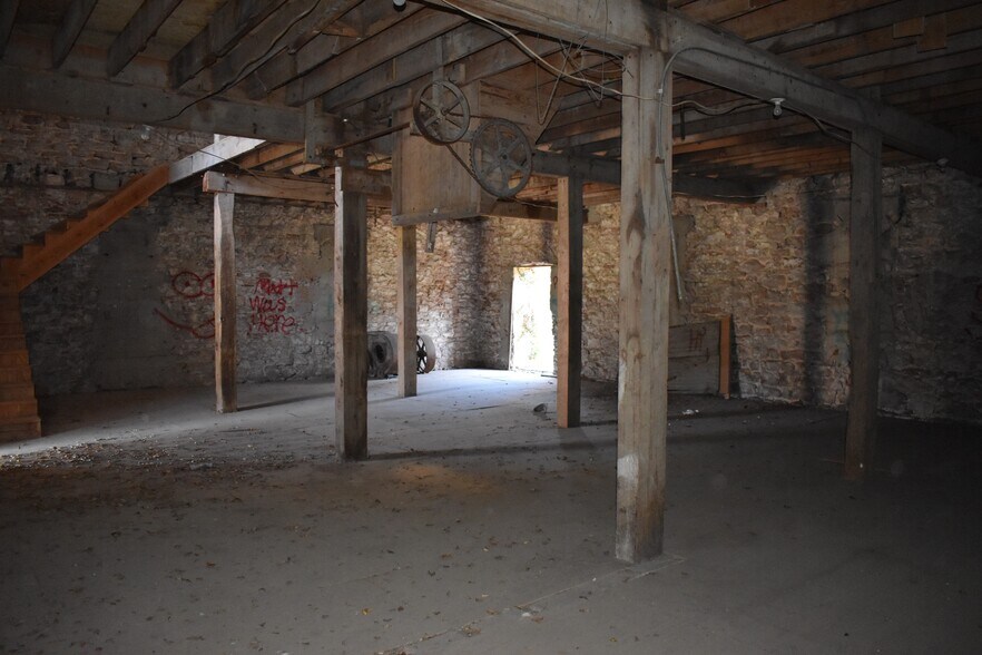 More Photos Of 311 Old Mill Rd, Rhome Restaurant For Lease