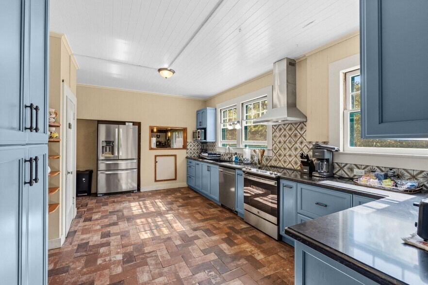 More Photos Of 1896 Kalanianaole St, Hilo Hospitality For Sale