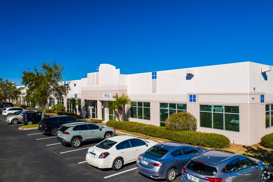 Primary Photo Of 4015-4037 Crescent Park Dr, Riverview Flex For Lease