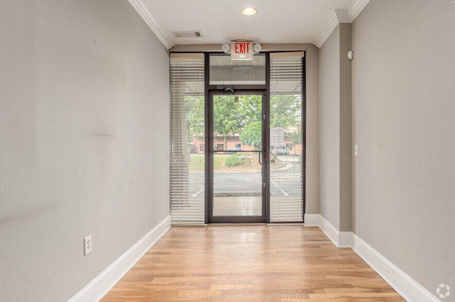 More Photos Of 4913 Summer Oak Dr, Buford Service For Lease