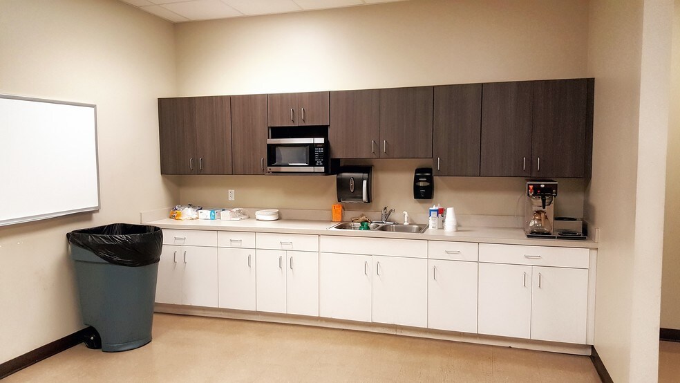 More Photos Of 2823 Gilchrist Rd, Akron Warehouse For Lease