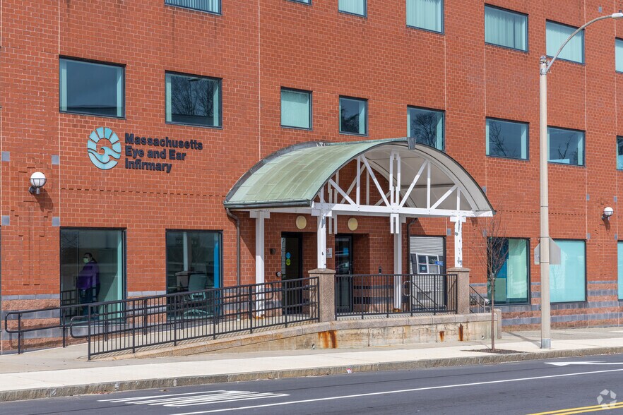 More Photos Of 1 Montvale Ave, Stoneham Medical For Lease