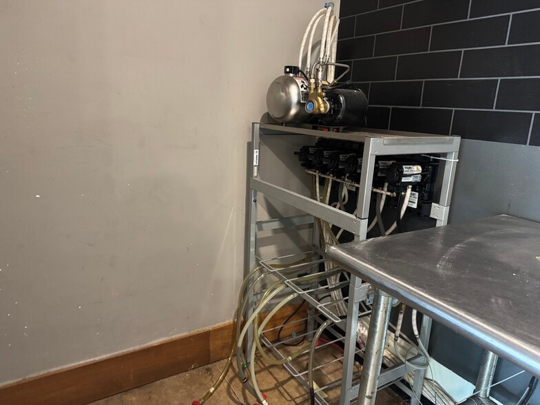 More Photos Of 1920 Tyler St, Hollywood Restaurant For Lease