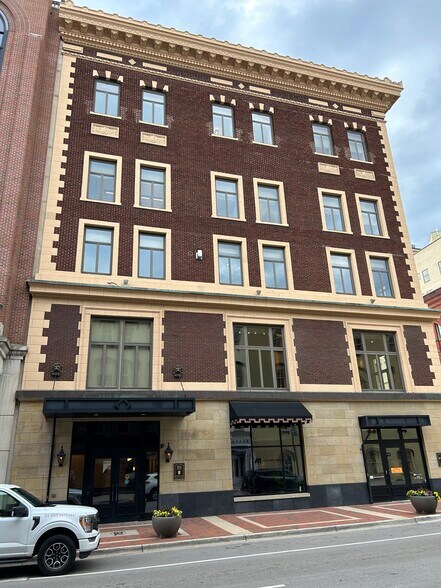 More Photos Of 116-120 Ottawa Ave NW, Grand Rapids Office For Lease