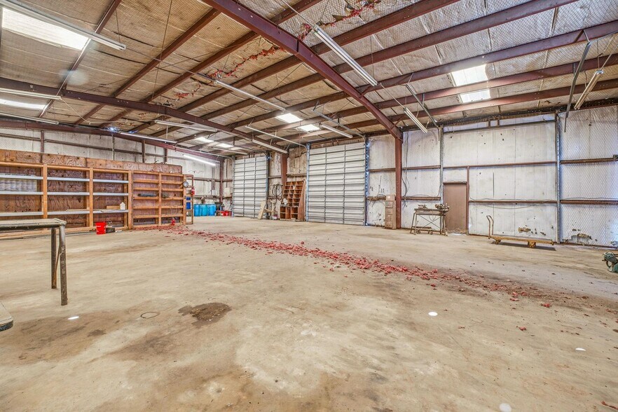 More Photos Of 3429 W Walker St, Breckenridge Warehouse For Sale