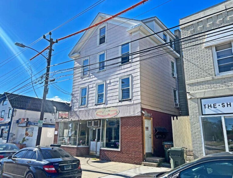 More Photos Of 623 Bank St, New London Apartments For Sale