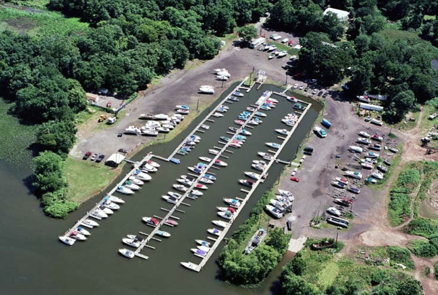 More Photos Of 400 Main Ave, Croydon Marina For Sale