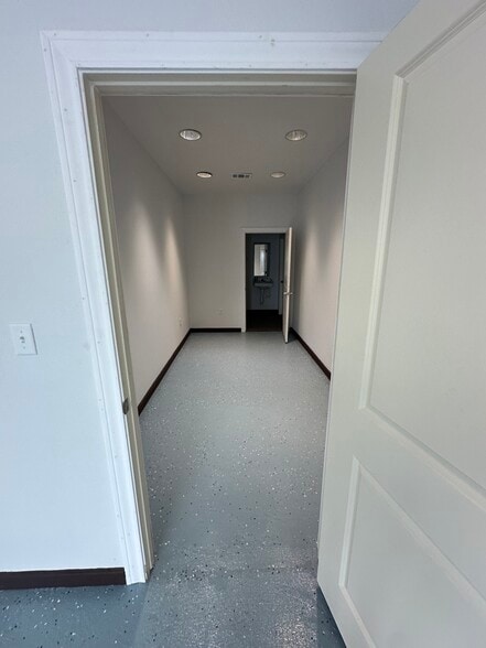 More Photos Of 2403 Galveston Ave, Pearland Freestanding For Lease