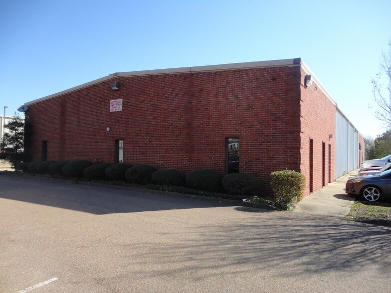 More Photos Of 310 Moore Ln, Collierville Warehouse For Lease