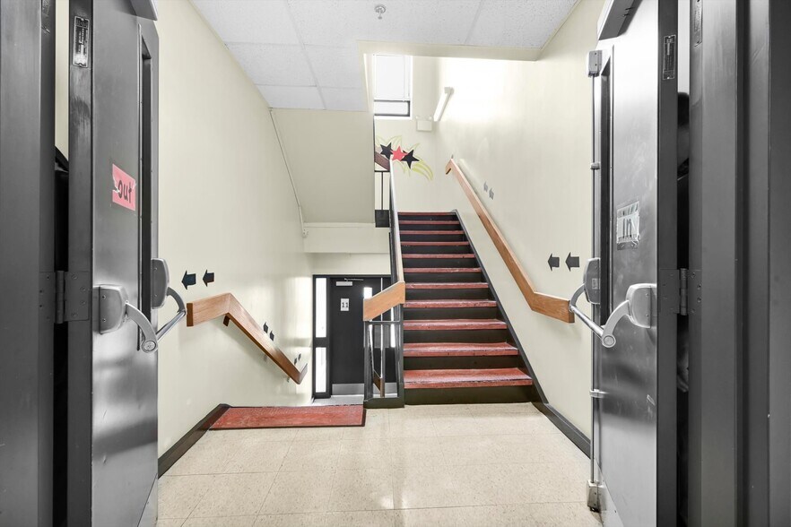 More Photos Of 855 Lincoln Ave, Northampton Office For Sale