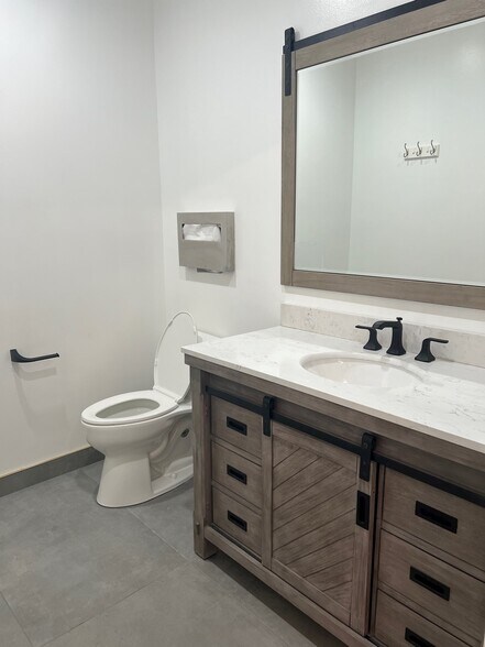 More Photos Of 5210 Lewis Rd, Agoura Hills Research And Development For Lease