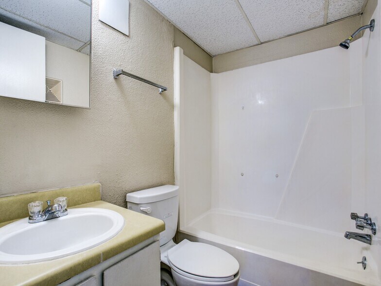 More Photos Of 5111 Interstate 35 N, Waco Apartments For Sale