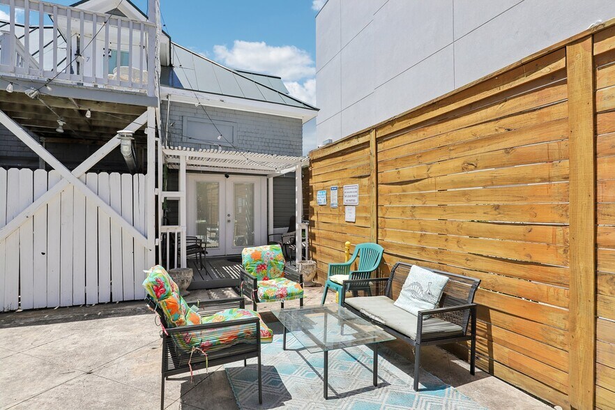 More Photos Of 421 Howard St, San Antonio Hospitality For Sale