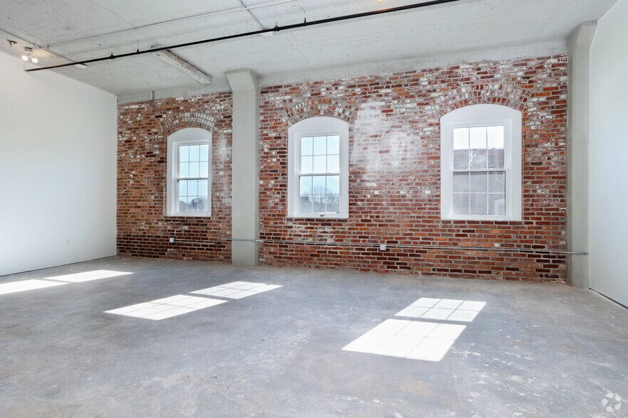 More Photos Of 58 Pulaski St, Peabody Unknown For Lease