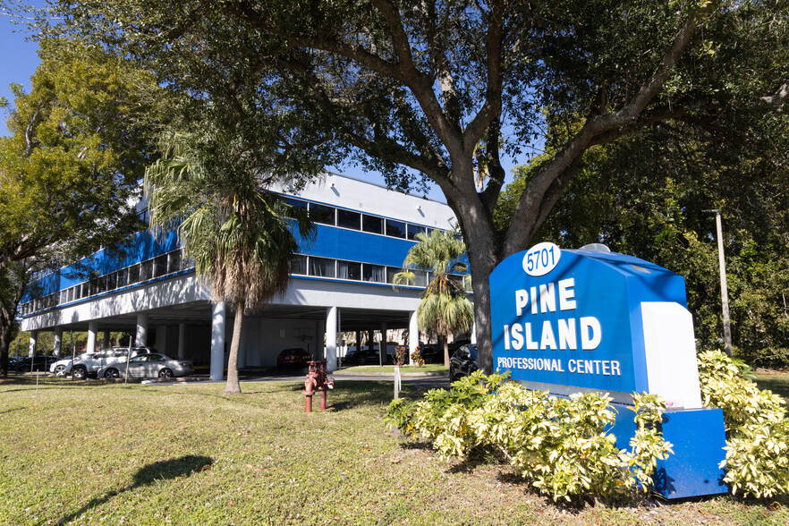 Primary Photo Of 5701 NW 88th Ave, Tamarac Office For Sale