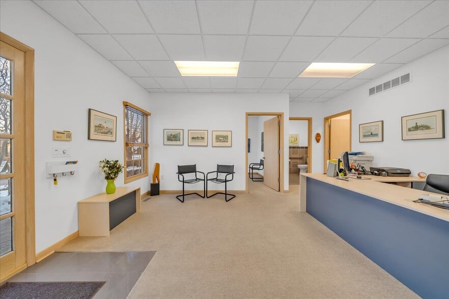 More Photos Of 907 W 14 Mile Rd, Clawson Office For Sale