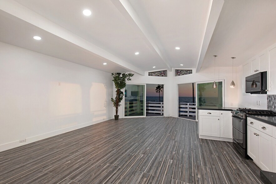 More Photos Of 2212 W Oceanfront, Newport Beach Multifamily For Sale