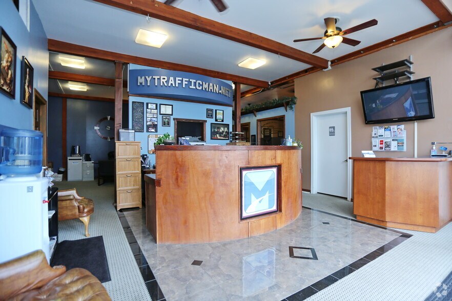 More Photos Of 1828 Franklin St, Bellingham Showroom For Sale