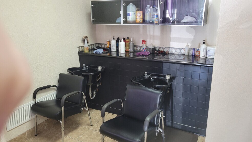 More Photos Of 80 N Hamilton Rd, Gahanna Unknown For Lease