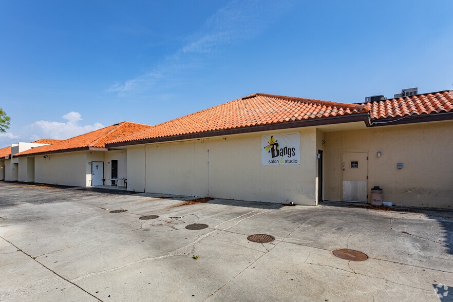 More Photos Of 4910 Tamiami Trl N, Naples Unknown For Lease