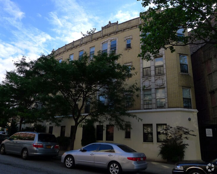 Primary Photo Of 10 Fort Washington Ave, New York Specialty For Lease