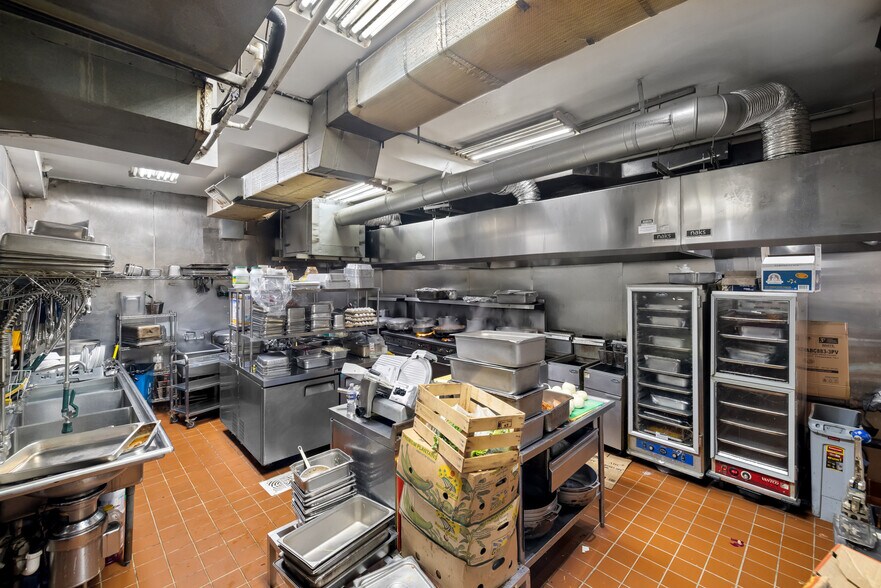 More Photos Of , Washington General Retail For Sale