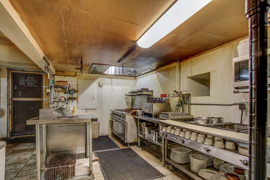 More Photos Of 308 E Don Tyler Ave, Dewey Storefront For Sale