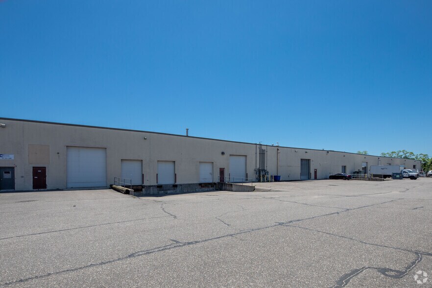 More Photos Of 70-130 Sea Ln, Farmingdale Distribution For Lease
