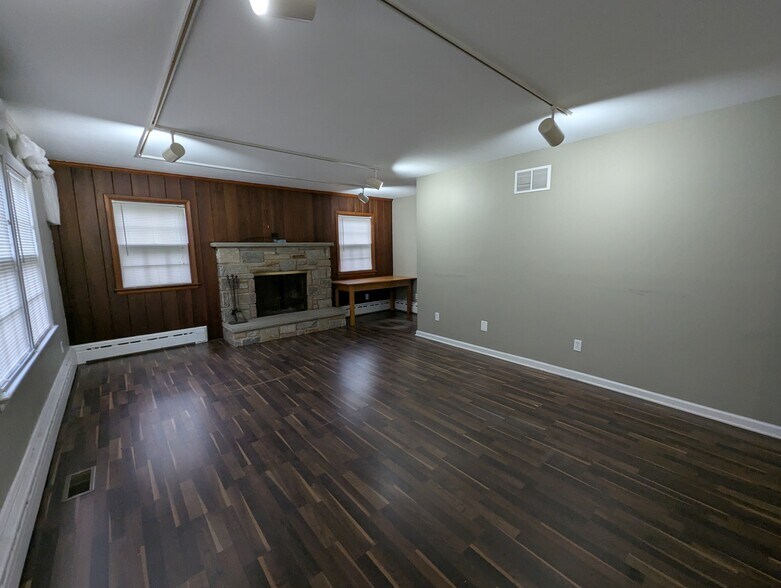 More Photos Of 2005 E Churchville Rd, Bel Air Freestanding For Sale