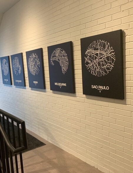 More Photos Of 555 S Perryville Rd, Rockford Office For Lease