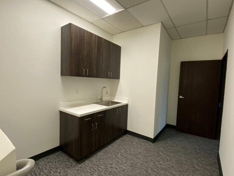 More Photos Of 21-29 W Easy St, Simi Valley Unknown For Lease