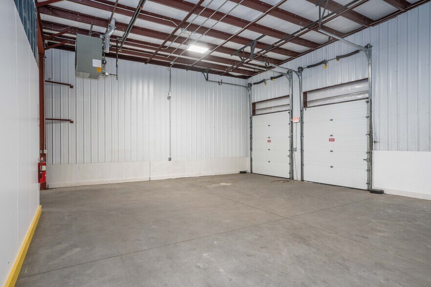 More Photos Of 299 Industrial Ln, Torrington Distribution For Lease
