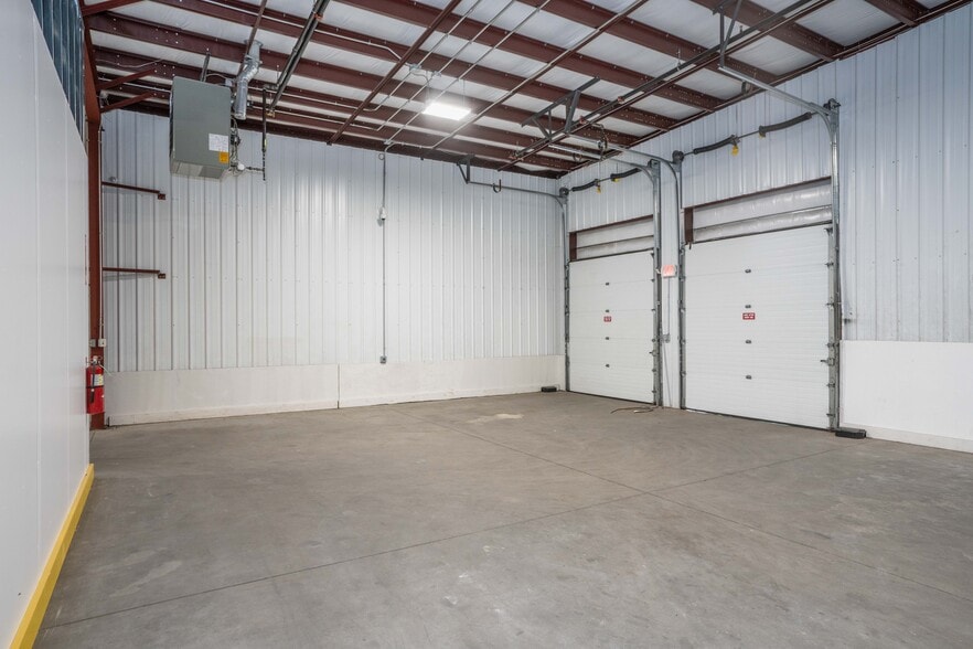 More Photos Of 299 Industrial Ln, Torrington Distribution For Lease