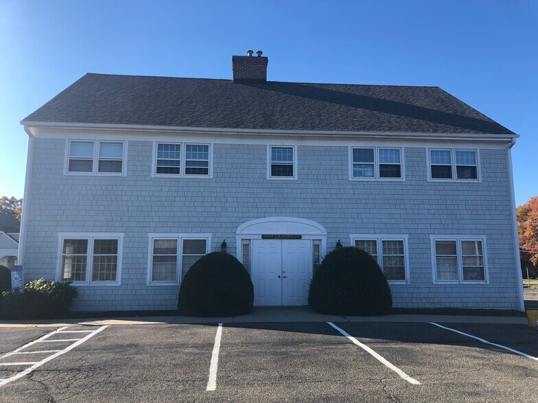 More Photos Of 755 Main St, Monroe Medical For Lease