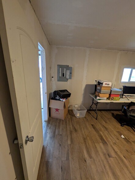 More Photos Of 235 Private Road 5834, Yantis Flex For Lease