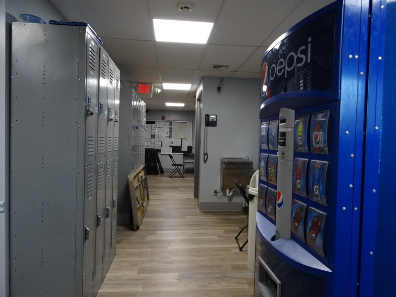 More Photos Of 80 Edison Ave, Mount Vernon Warehouse For Sale