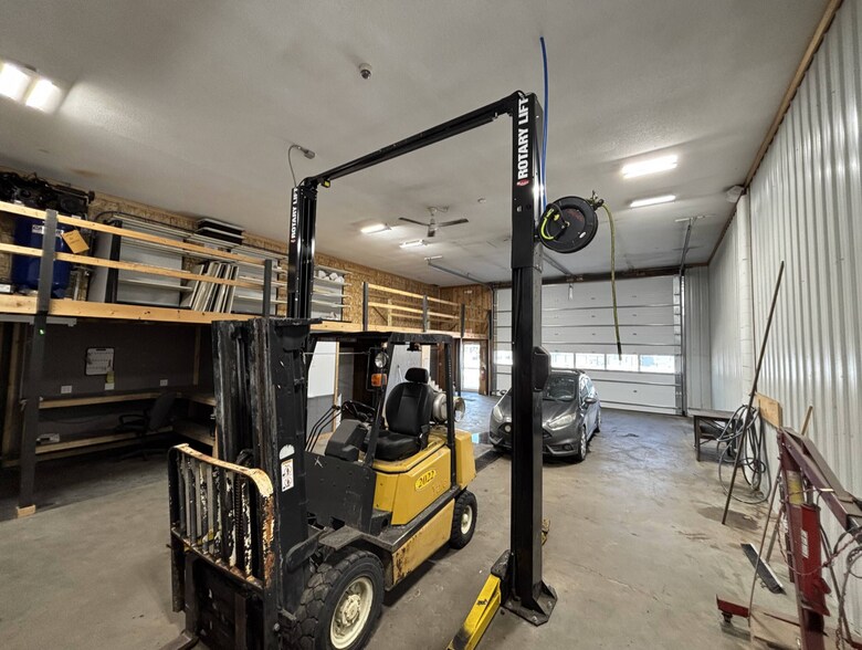 More Photos Of 3115 Oak Knoll Dr, Eau Claire Auto Dealership For Lease