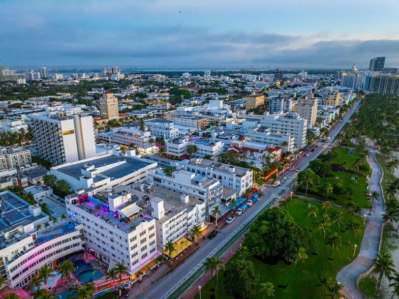 More Photos Of 124 11th St, Miami Beach Hotel For Sale