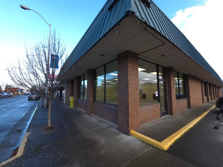 More Photos Of 11-41 E Ash St, Lebanon Storefront For Lease