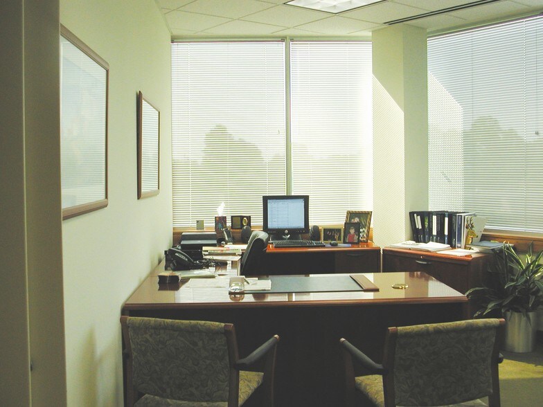 More Photos Of 10 Campus Blvd, Newtown Square Office For Sale