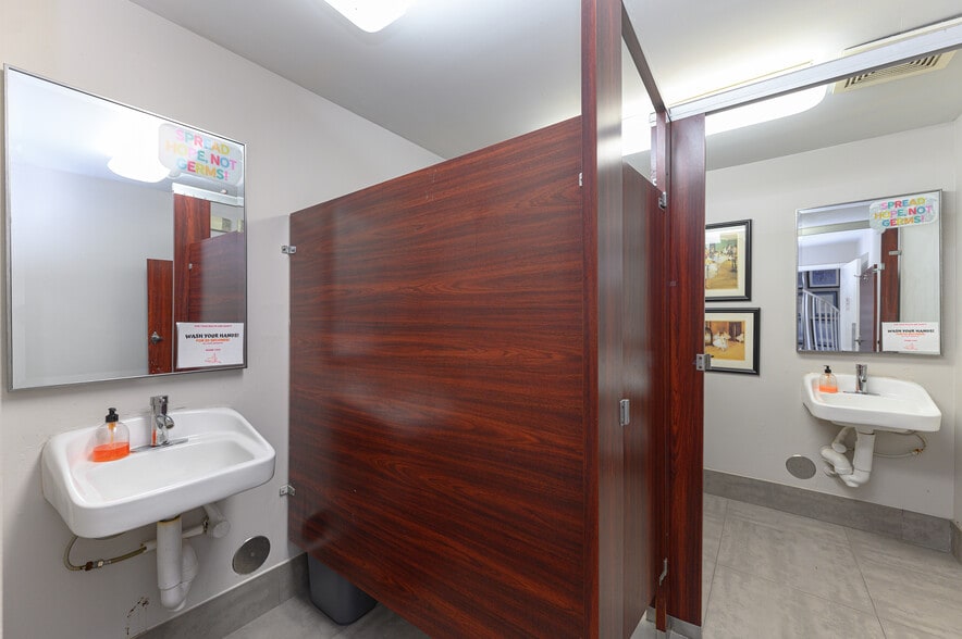 More Photos Of 10181 NW 58th St, Miami Warehouse For Lease