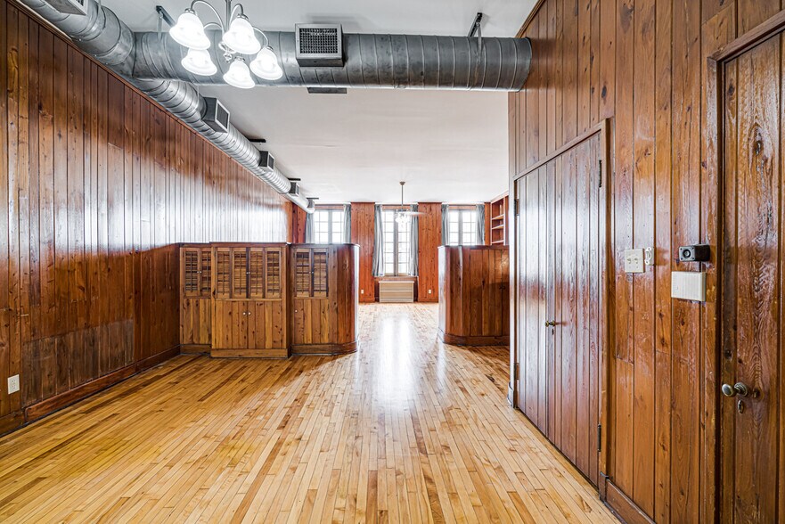 More Photos Of 339 Madison Ave, Memphis Storefront Retail Office For Lease