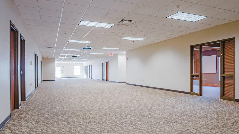 More Photos Of 220 S Noah Dr, Saxonburg Distribution For Lease