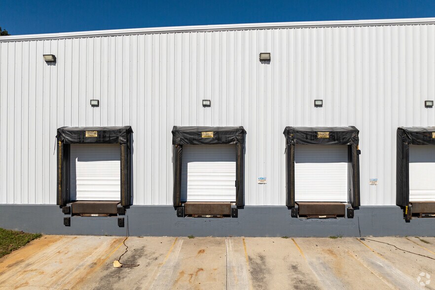 More Photos Of 640 N Northpark Dr, Clinton Warehouse For Lease
