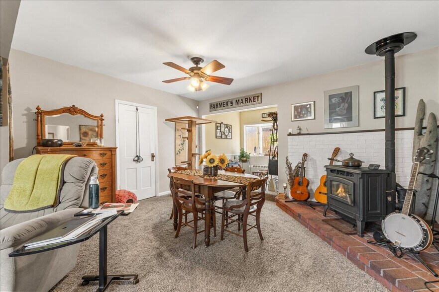 More Photos Of 517 Milwaukee St, Kewaunee General Retail For Sale