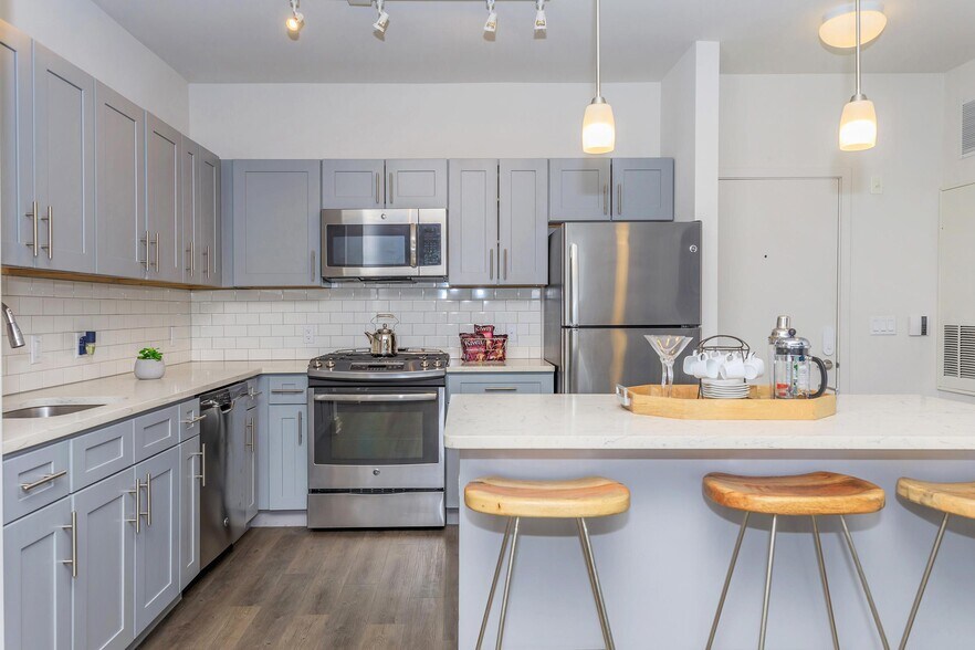 More Photos Of 515 West Ave, Norwalk Unknown For Lease