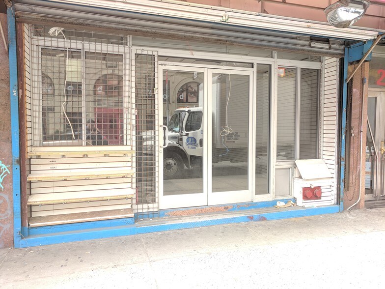 More Photos Of 126-130 Lafayette St, New York Storefront Retail Office For Lease
