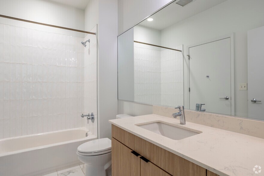 More Photos Of 1133 South Blvd, Oak Park Apartments For Lease