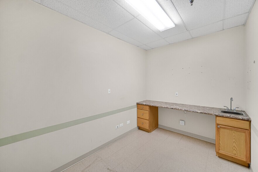 More Photos Of 5050 S State St, Chicago Office For Sale