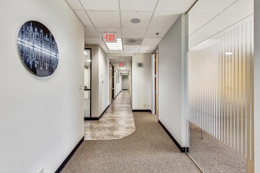 More Photos Of 10700 W Higgins Rd, Rosemont Loft Creative Space For Sale